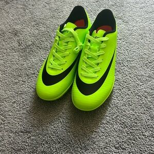 LuluBoy Men’s Indoor Soccer Sneaker - lime green